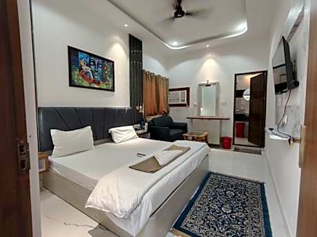 Khushi Paying Guest House