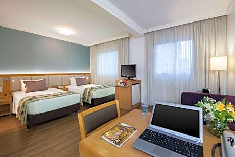 2 Single Beds, Suite, Nonsmoking, Upgrade