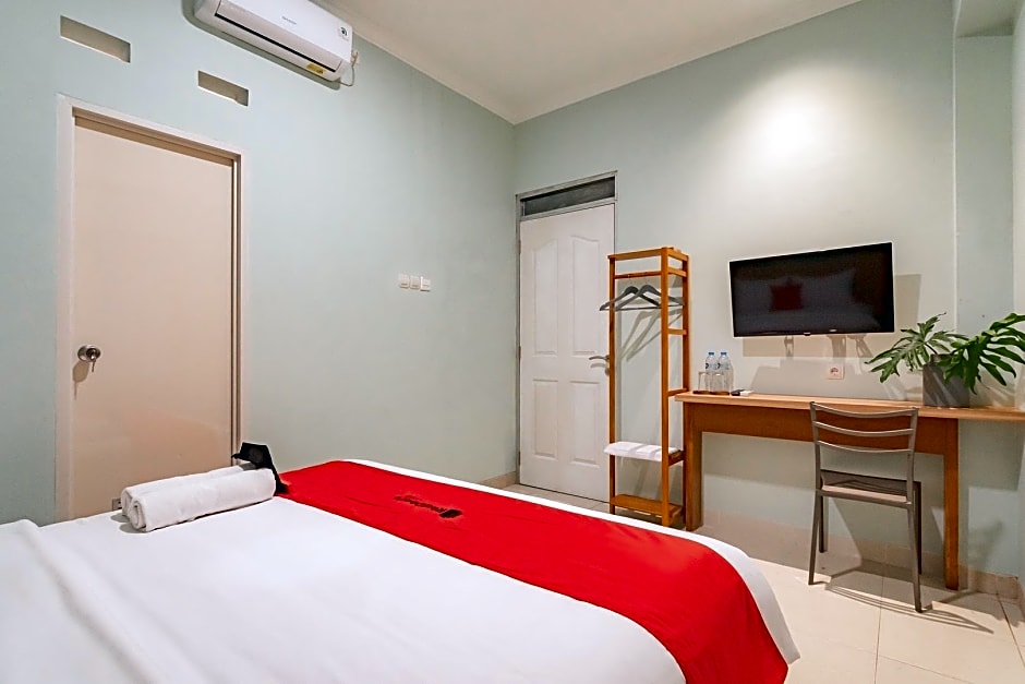 RedDoorz Plus @ Bagusrangin Street
