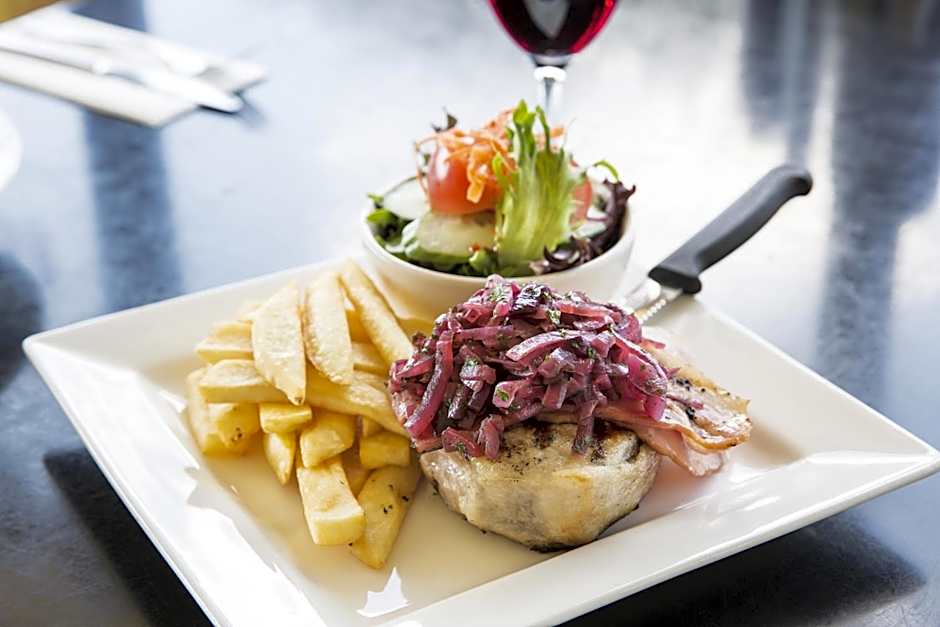 Nightcap at Riverside Hotel