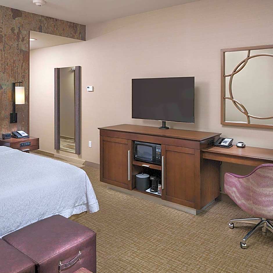 Photo 1 of 1 of Studio 1 King Bed, Accessible