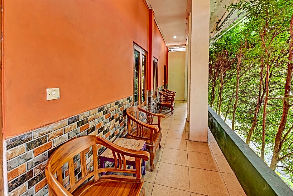 SPOT ON 91376 Hotel Bintang Flores