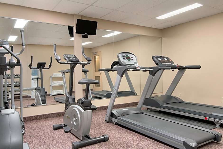 Days Inn & Suites by Wyndham Thunder Bay