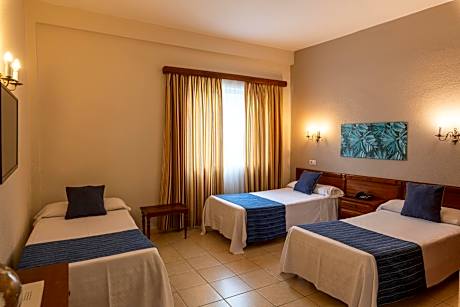 Triple Room (3 Adults)