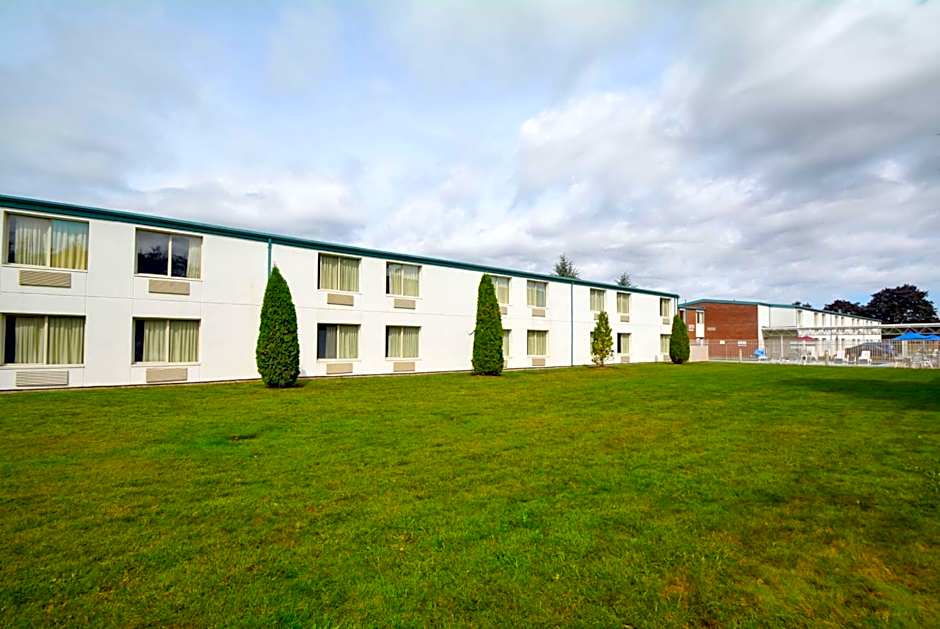 Motel6 Warwick, RI - Providence Airport - I-95