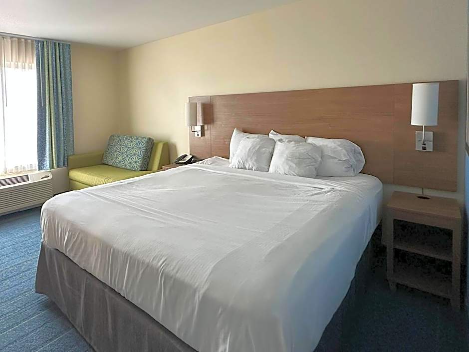 Sleep Inn & Suites Altoona North