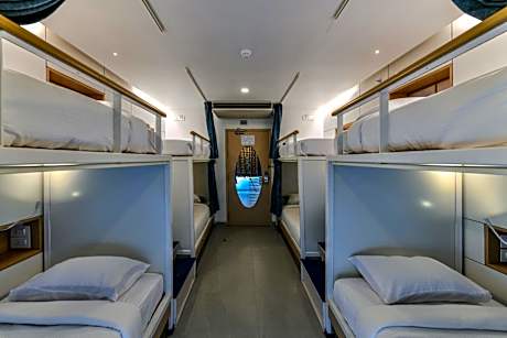 Bed in 7-Bed Mixed Dormitory Room