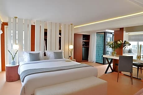 Luxury Suite with Hammam & Outdoor Hot Tub