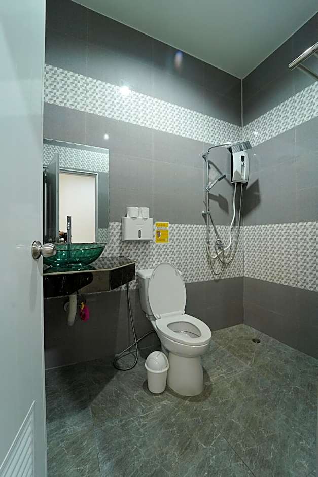 Chillax Khaosok Hostel - SHA Certified