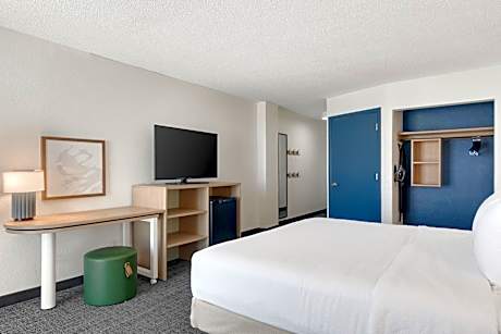 King Room with Mobility Accessible Tub