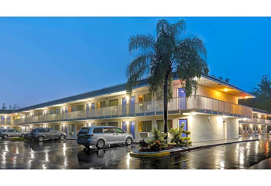 Motel 6 Dania Beach, FL