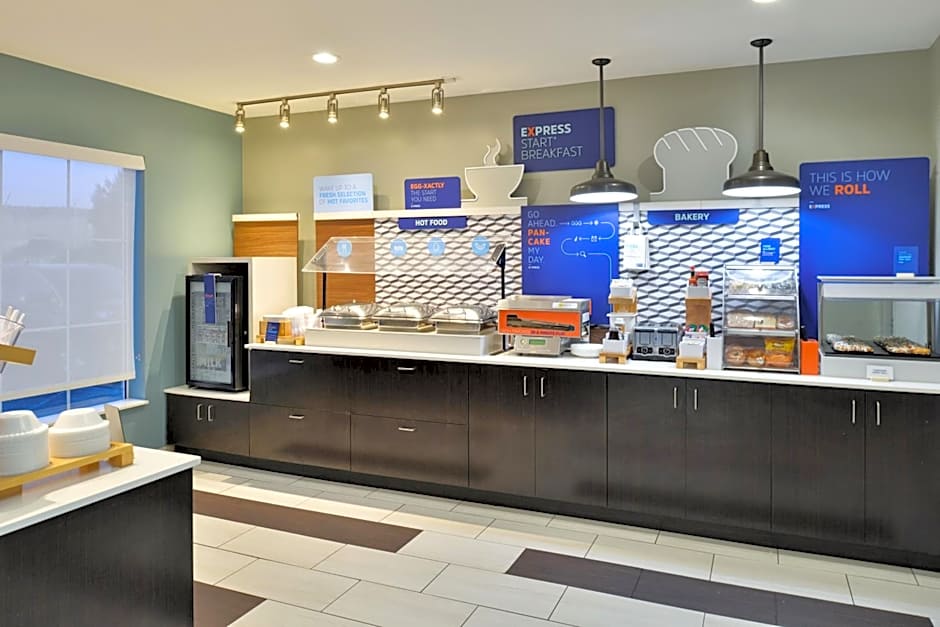 Holiday Inn Express Hotel & Suites Farmington By IHG