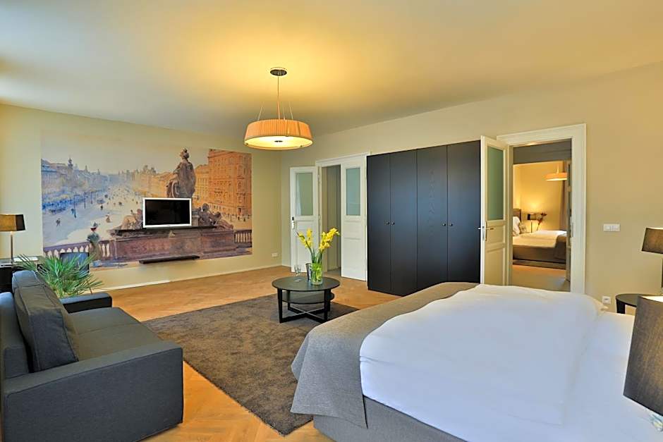 James Hotel & Apartments