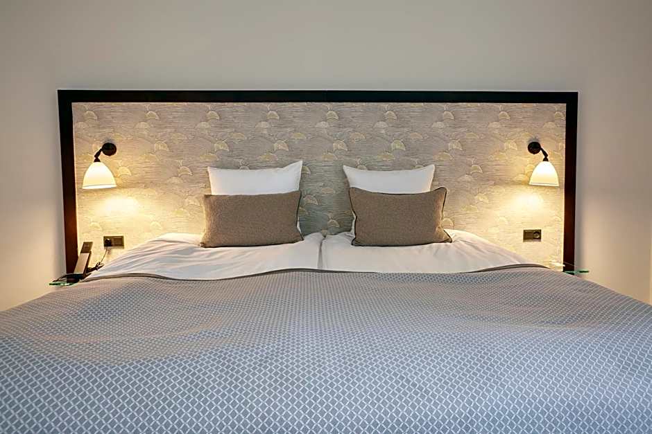Ascot Hotel