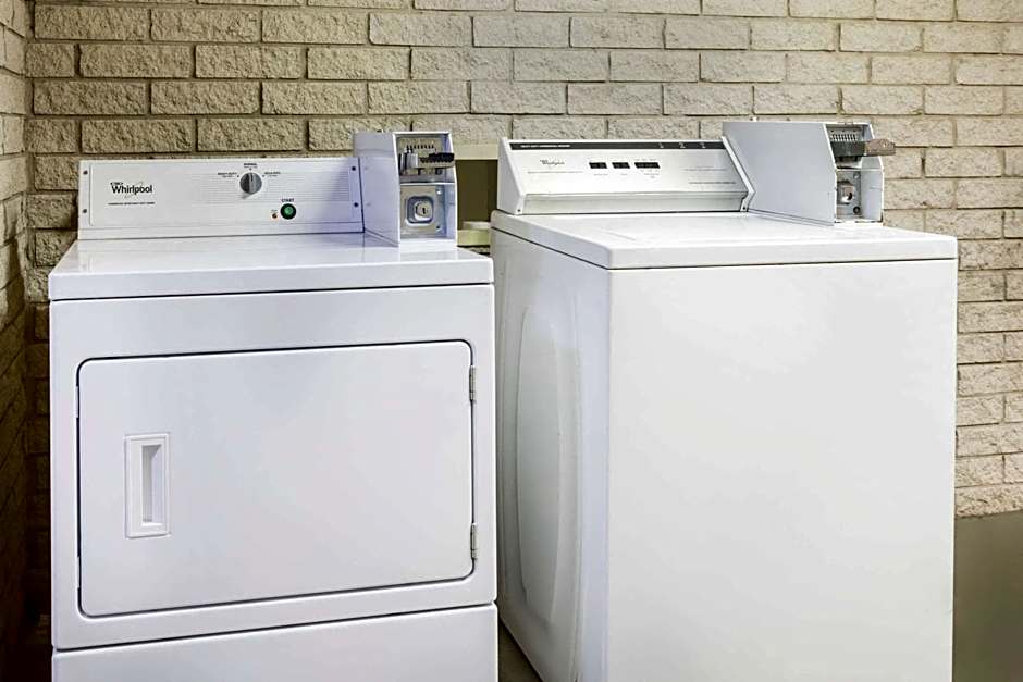 Super 8 by Wyndham San Antonio at I-10