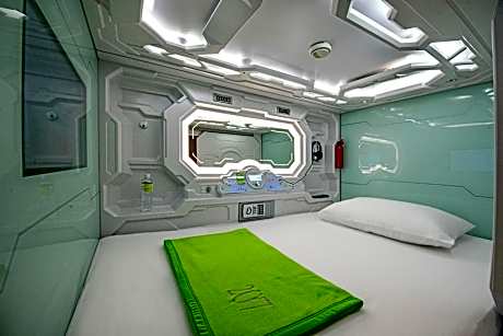 Bunk Bed in Mixed Dormitory Room