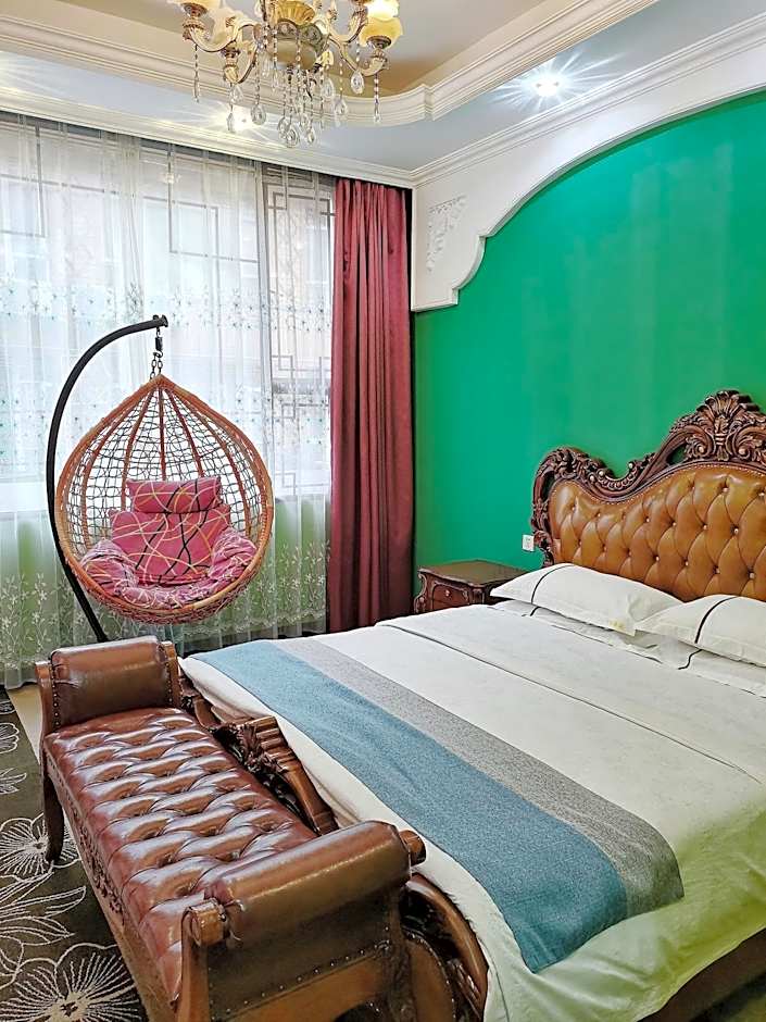 Mount Emei Moon Bay Hotel