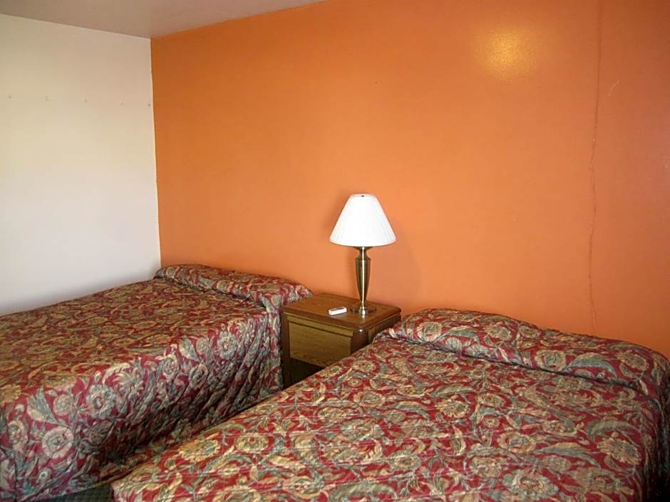 Pinecrest Motel