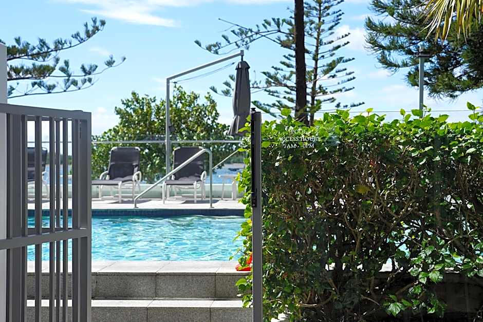 Silvershore Apartments on the Broadwater