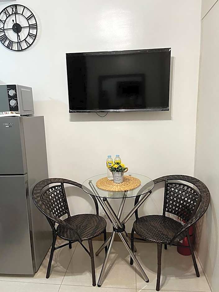 Lovely 1BR Condo @ SM Southmall w/ Netflix & High Speed WIFI