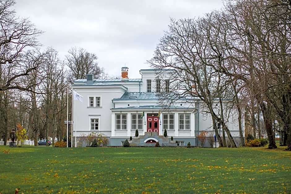 Saka Manor