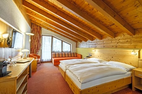 Deluxe Double Room with Matterhorn View and Balcony or Terrace