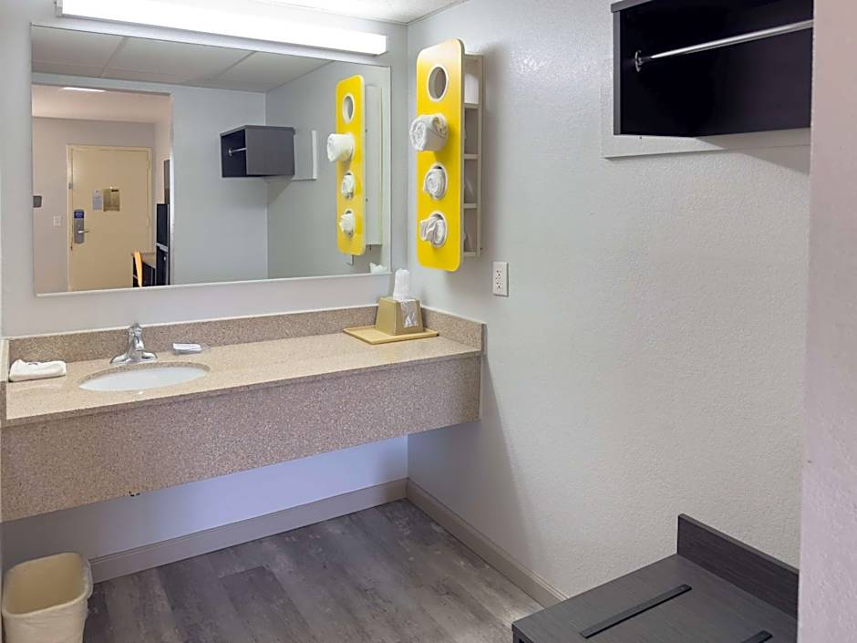 Motel 6-Dyersburg, TN