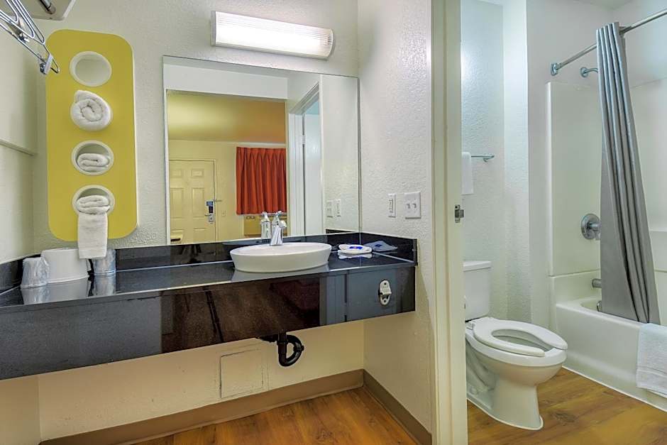 Motel 6 Chino, CA - Los Angeles Ontario