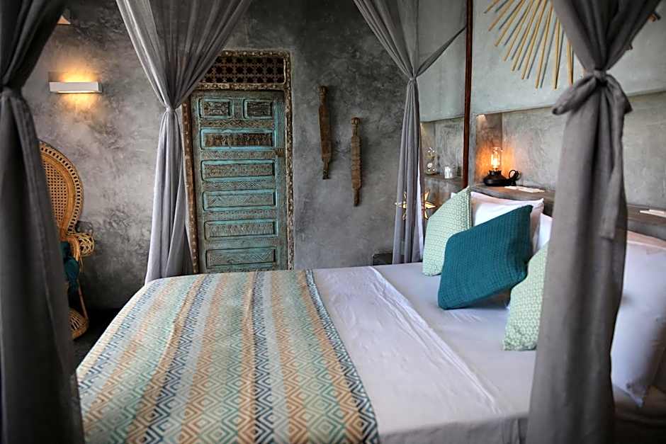 Joya' Beach Suites & Villa