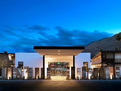 V Palm Springs