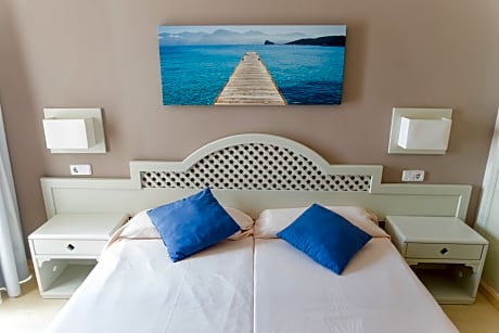 BASIC APARTMENT 2 ADULTS + 2CHILDREN