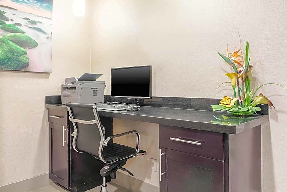 Comfort Inn North Dallas Near the Galleria