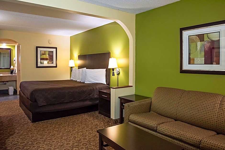 Rodeway Inn & Suites North Clarksville