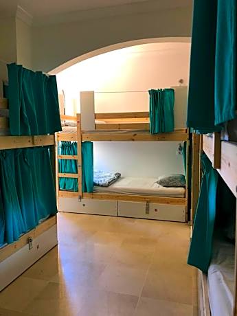 Bed in mixed shared room for 8 guests