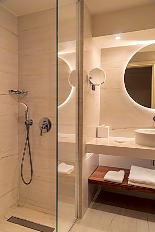 Superior Studio, City View (1 King Bed)