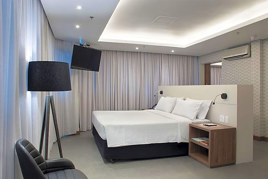 Master Porto Alegre Hotel - Av Carlos Gomes, Proximo ao Consulado Americano