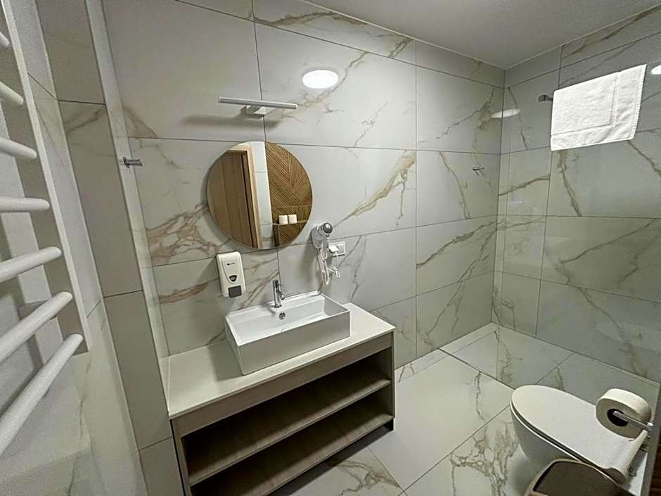 Hotel i Apartamenty Gorzelanny Dźwirzyno