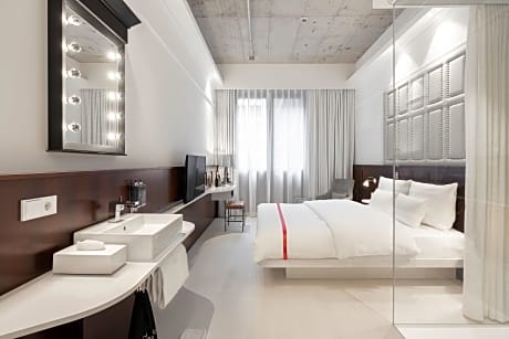 Wow Room (1 Double Bed)