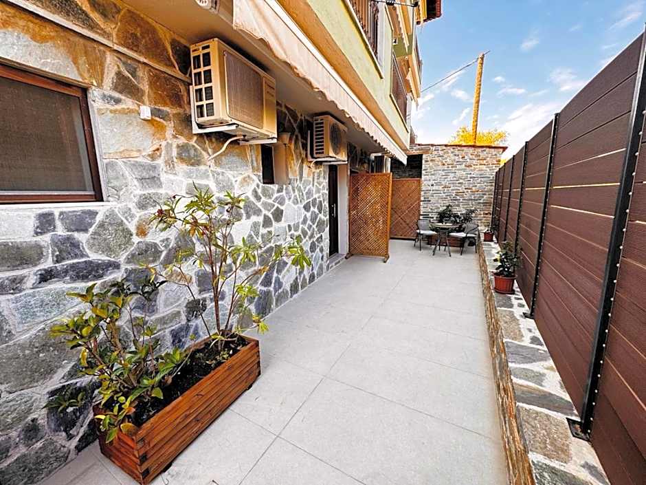 Anassa Deluxe Apartments & Studios