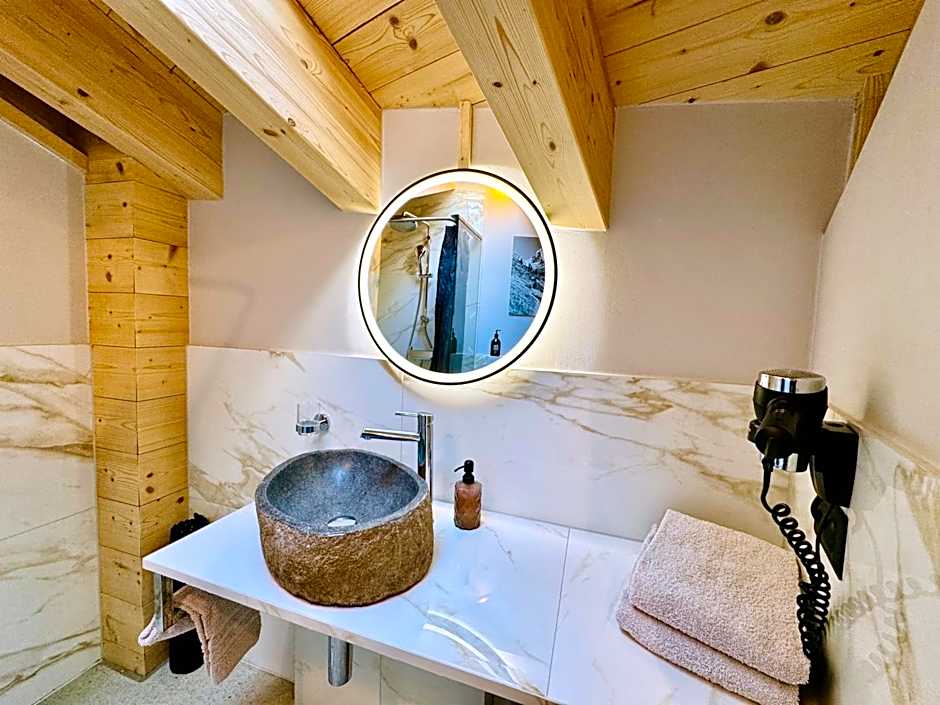 Peaky Riders Self Check-in Hotel