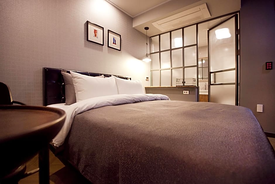 Changwon Brown-dot Hotel Myeongseo