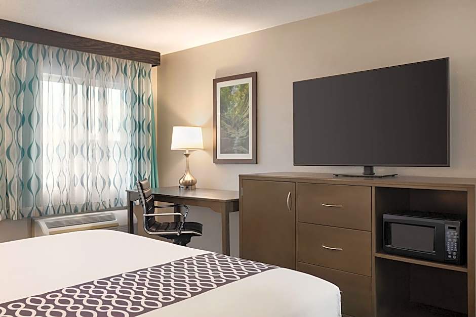 Photo 1 of 4 of 1 King Bed, Mobility Accessible, Grab Bars
