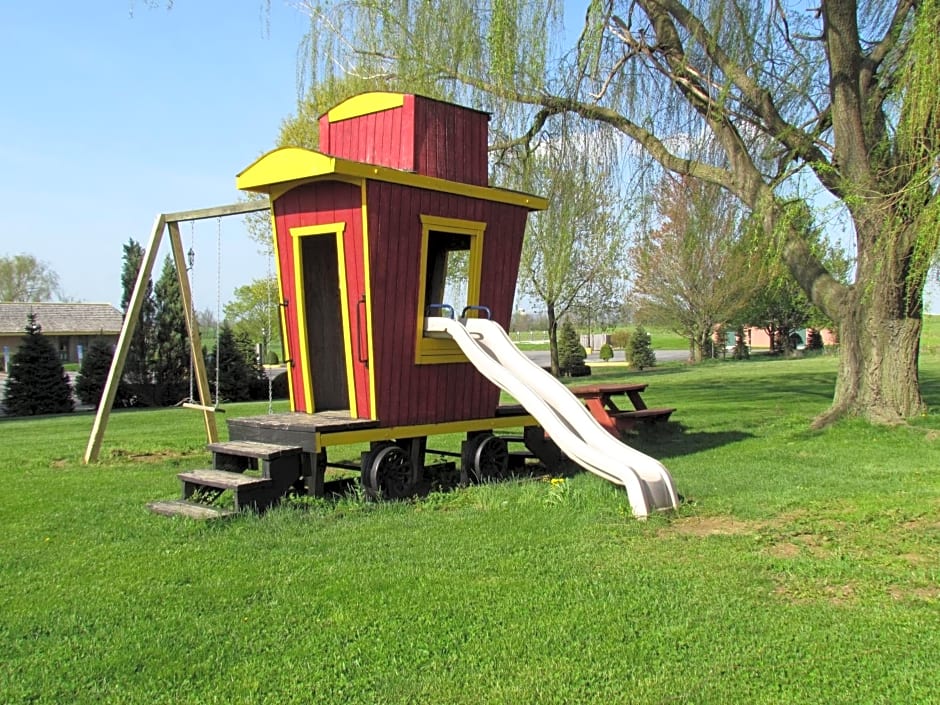 Red Caboose Motel & Restaurant