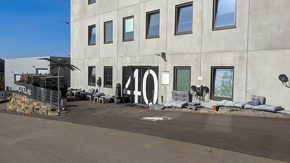 BUSINESS-MOTEL free WiFi & massage, air-con, XXL-Parking
