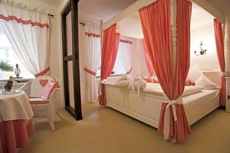 Burghaus & Villa Kronenburg