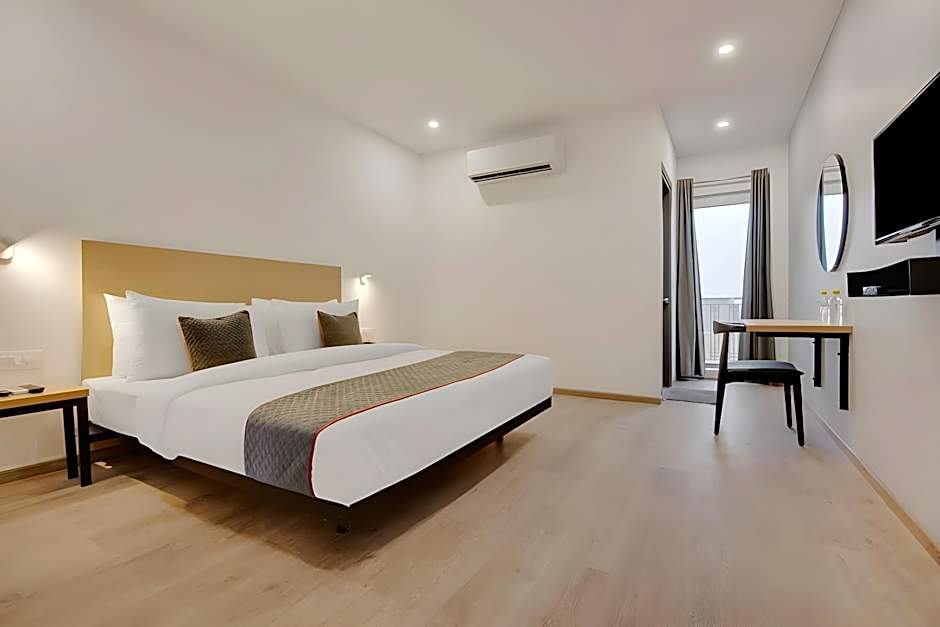 Townhouse Sector 49 Near Logix city centre