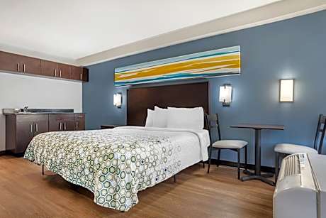 ADA Accessible 1 King Bed Non-Smoking