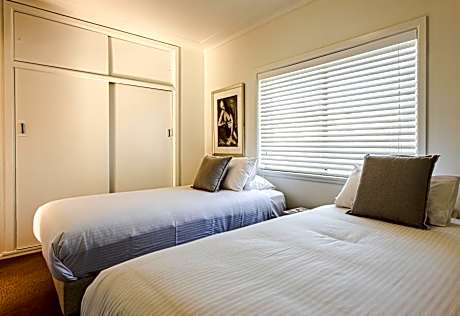 Two- Bedroom Apartment with Waterview Terrace - Rooftop