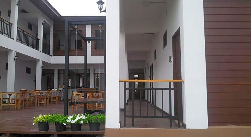 Norn Nab Dao Rimkhong Hotel