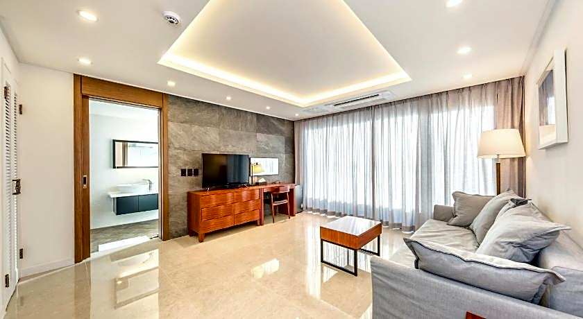 Arts Spa and Pool Villa